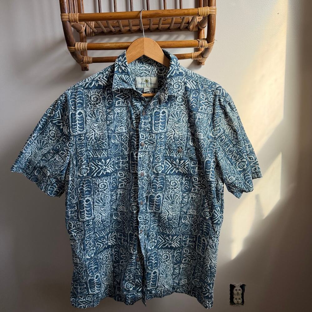 Island Shores men’s short sleeve Hawaiian print shirt